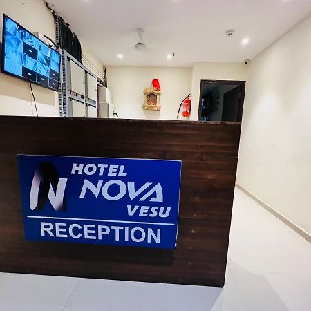Hotel Nova Vesu Surat Buitenkant foto
